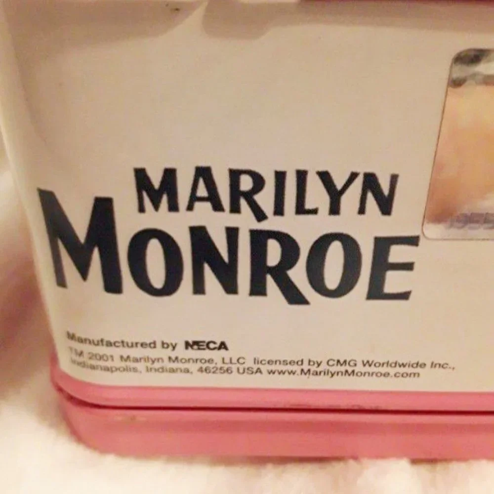 Marilyn Monroe Limited Edition Collector's Tin Lunchbox With Thermos - Picture 5 of 6